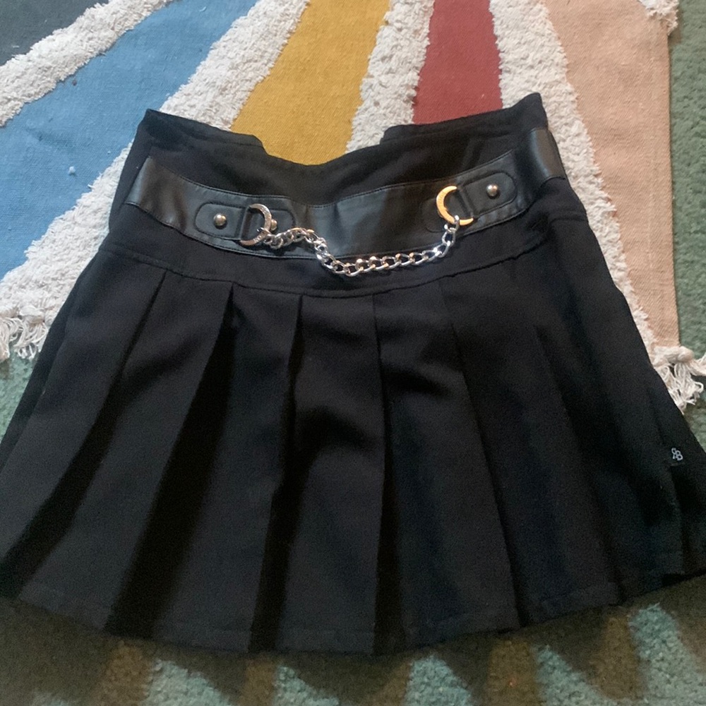 Black pleated skirt